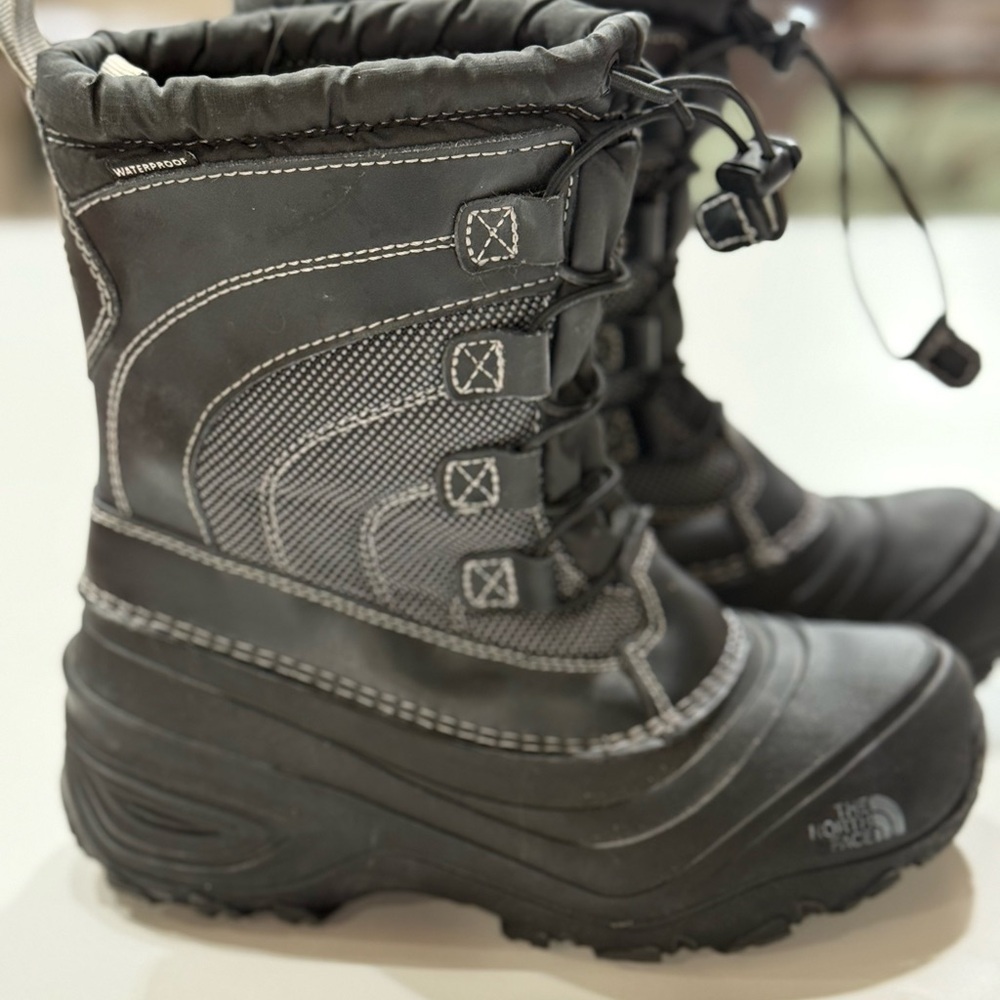 Kids The North Face Winter Snow Boots size 3